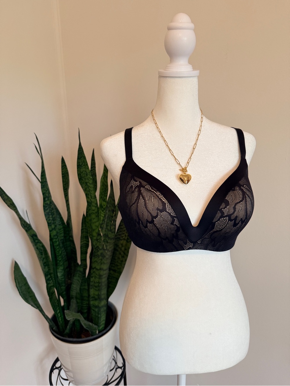 Underoutfit | The Satin Grace (3-D Molded) Lace (1258), Black